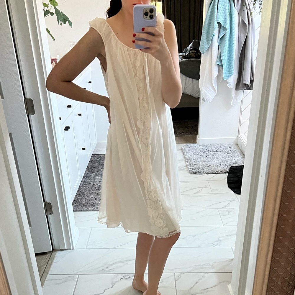 Vintage Miss Elaine cream lace nightgown